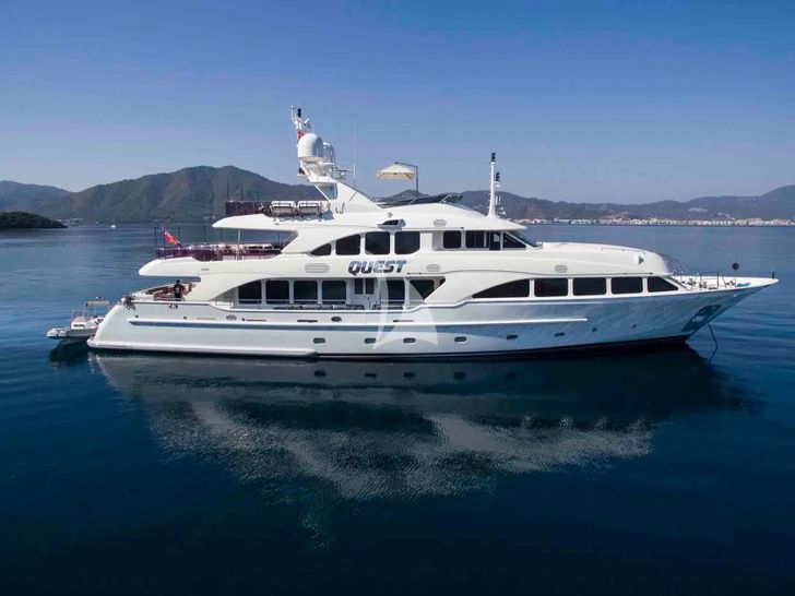 QUEST R Benetti Classic 120 - anchored side profile QUEST R Benetti Classic 120 - anchored side profile