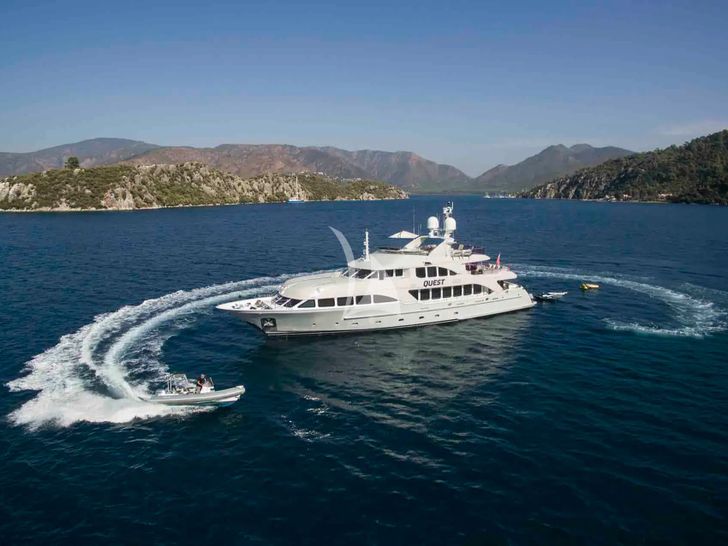 QUEST R Benetti Classic 120 - anchored with water acivities QUEST R Benetti Classic 120 - anchored with water acivities