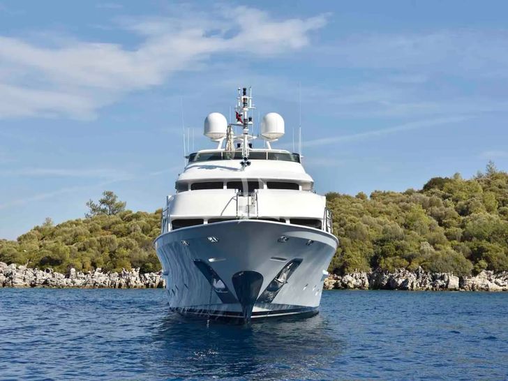 QUEST R Benetti Classic 120 - front bow view QUEST R Benetti Classic 120 - front bow view