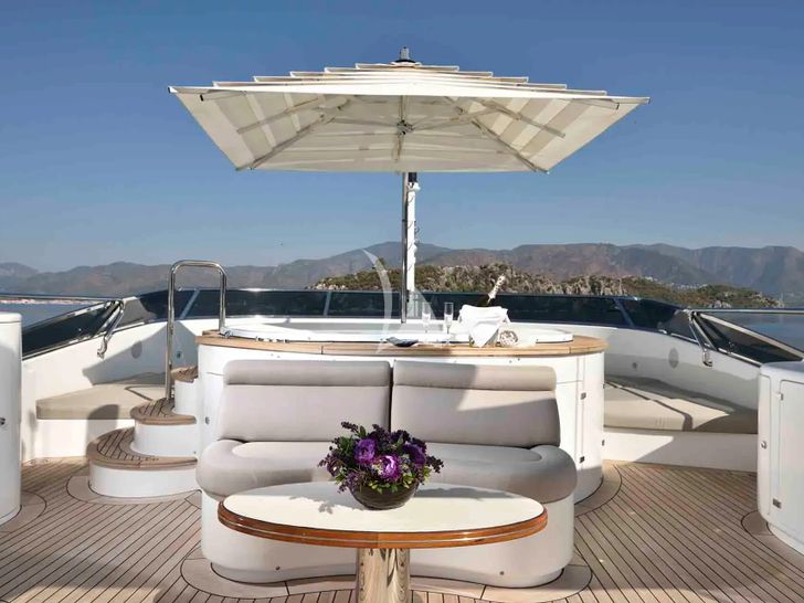 QUEST R Benetti Classic 120 - jacuzzi QUEST R Benetti Classic 120 - jacuzzi