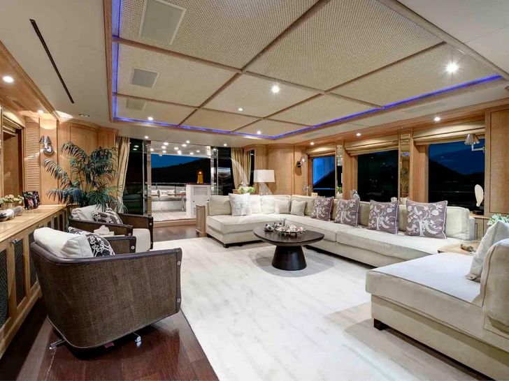 QUEST R Benetti Classic 120 - main saloon QUEST R Benetti Classic 120 - main saloon