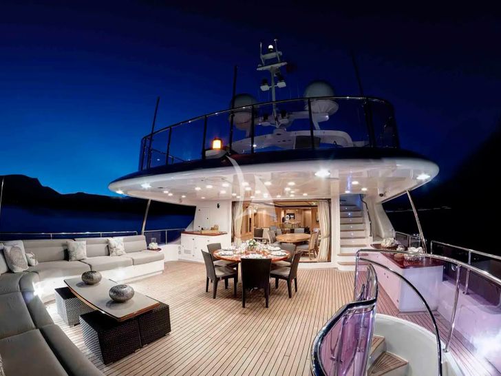 QUEST R Benetti Classic 120 - sky deck lounge and dining area QUEST R Benetti Classic 120 - sky deck lounge and dining area