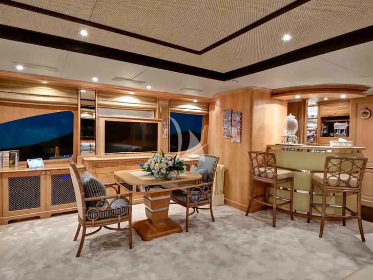 QUEST R Benetti Classic 120 - sky lounge bar and tea area QUEST R Benetti Classic 120 - sky lounge bar and tea area