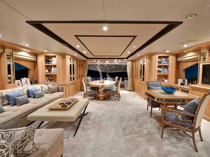 QUEST R Benetti Classic 120 - sky lounge QUEST R Benetti Classic 120 - sky lounge