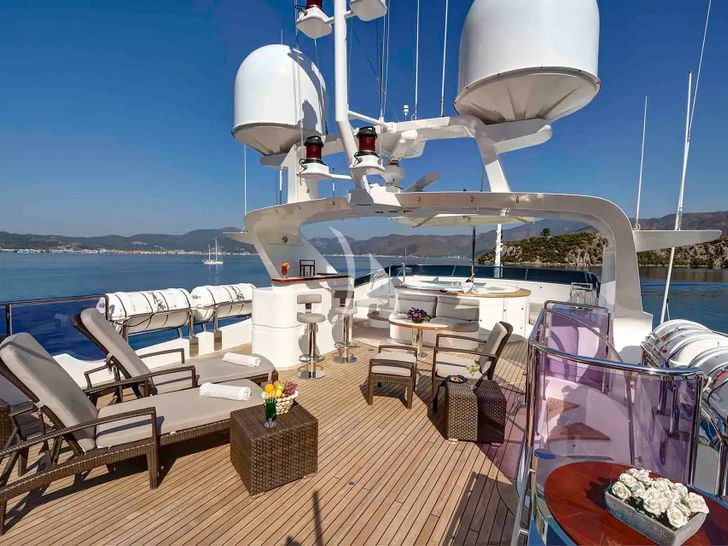 QUEST R Benetti Classic 120 - sun deck QUEST R Benetti Classic 120 - sun deck