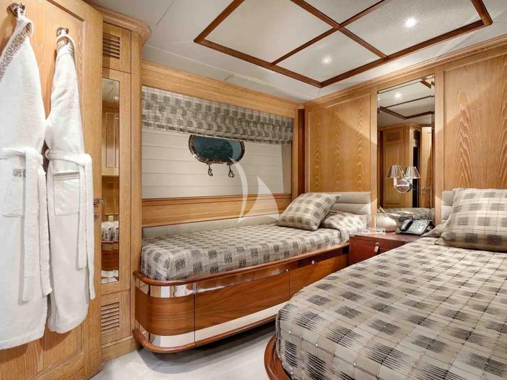 QUEST R Benetti Classic 120 - twin cabin 1 QUEST R Benetti Classic 120 - twin cabin 1