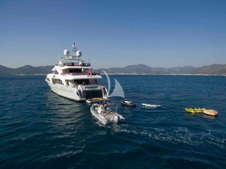 QUEST R Benetti Classic 120 - with the water toys QUEST R Benetti Classic 120 - with the water toys