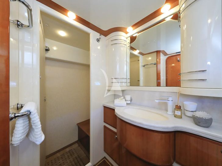 QUO VADIS I Ferretti 760 - VIP cabin bathroom QUO VADIS I Ferretti 760 - VIP cabin bathroom