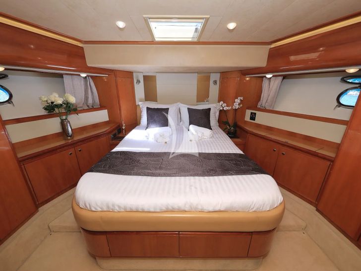QUO VADIS I Ferretti 760 - VIP cabin QUO VADIS I Ferretti 760 - VIP cabin