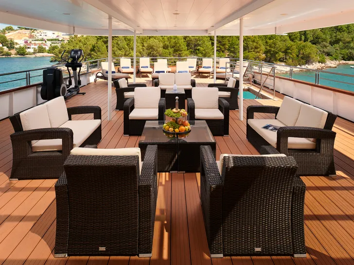 QUEEN ELEGANZA Custom Motor Yacht 49m - alfresco lounge QUEEN ELEGANZA Custom Motor Yacht 49m - alfresco lounge