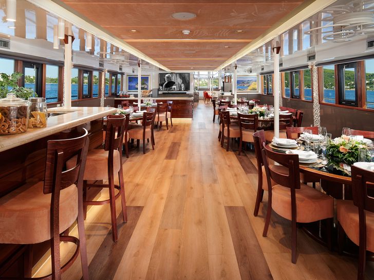 QUEEN ELEGANZA Custom Motor Yacht 49m - saloon QUEEN ELEGANZA Custom Motor Yacht 49m - saloon