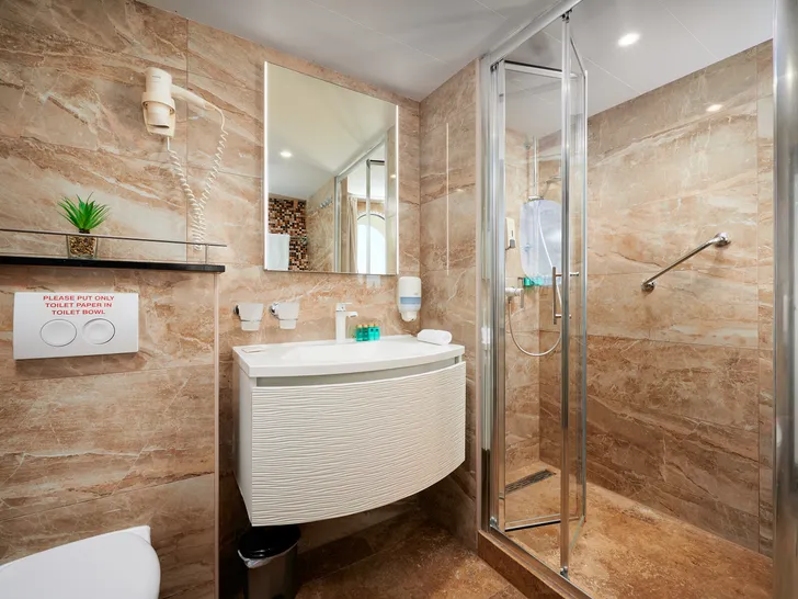 QUEEN ELEGANZA Custom Motor Yacht 49m - VIP cabin bathroom QUEEN ELEGANZA Custom Motor Yacht 49m - VIP cabin bathroom