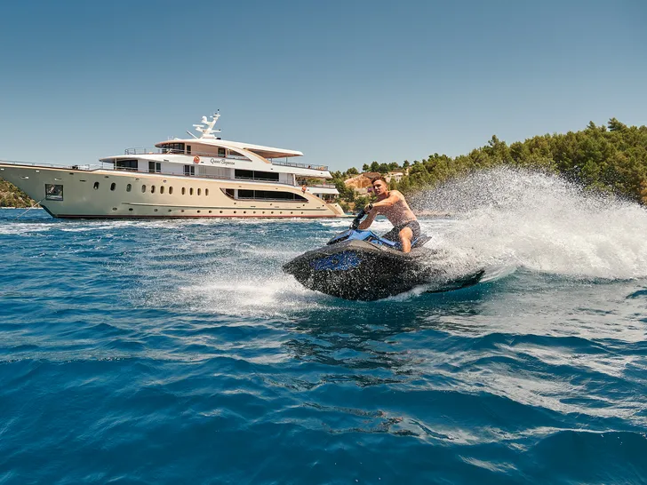 QUEEN ELEGANZA Custom Motor Yacht 49m - jet ski QUEEN ELEGANZA Custom Motor Yacht 49m - jet ski