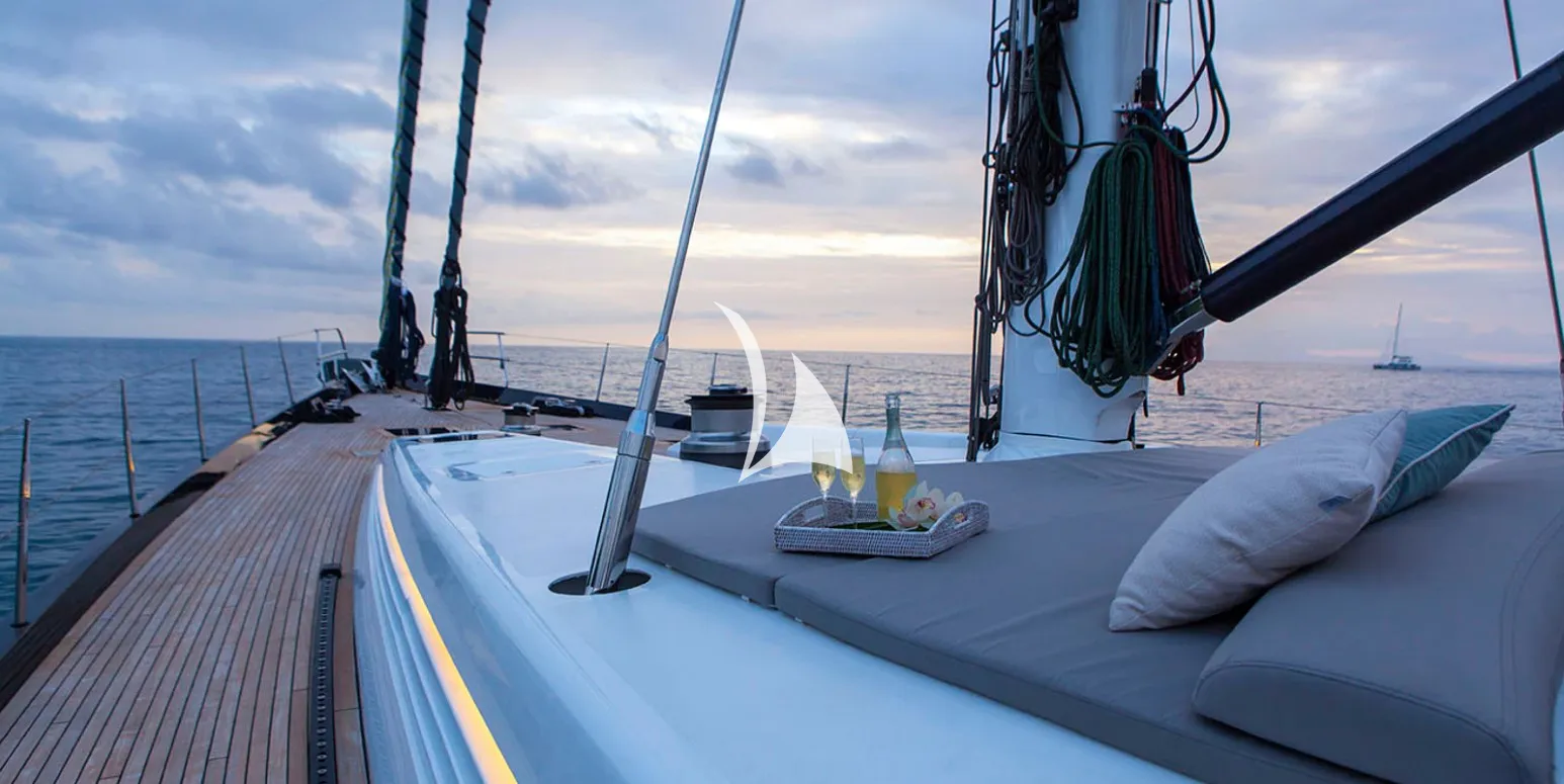 RADIANCE Dubois 37m - foredeck