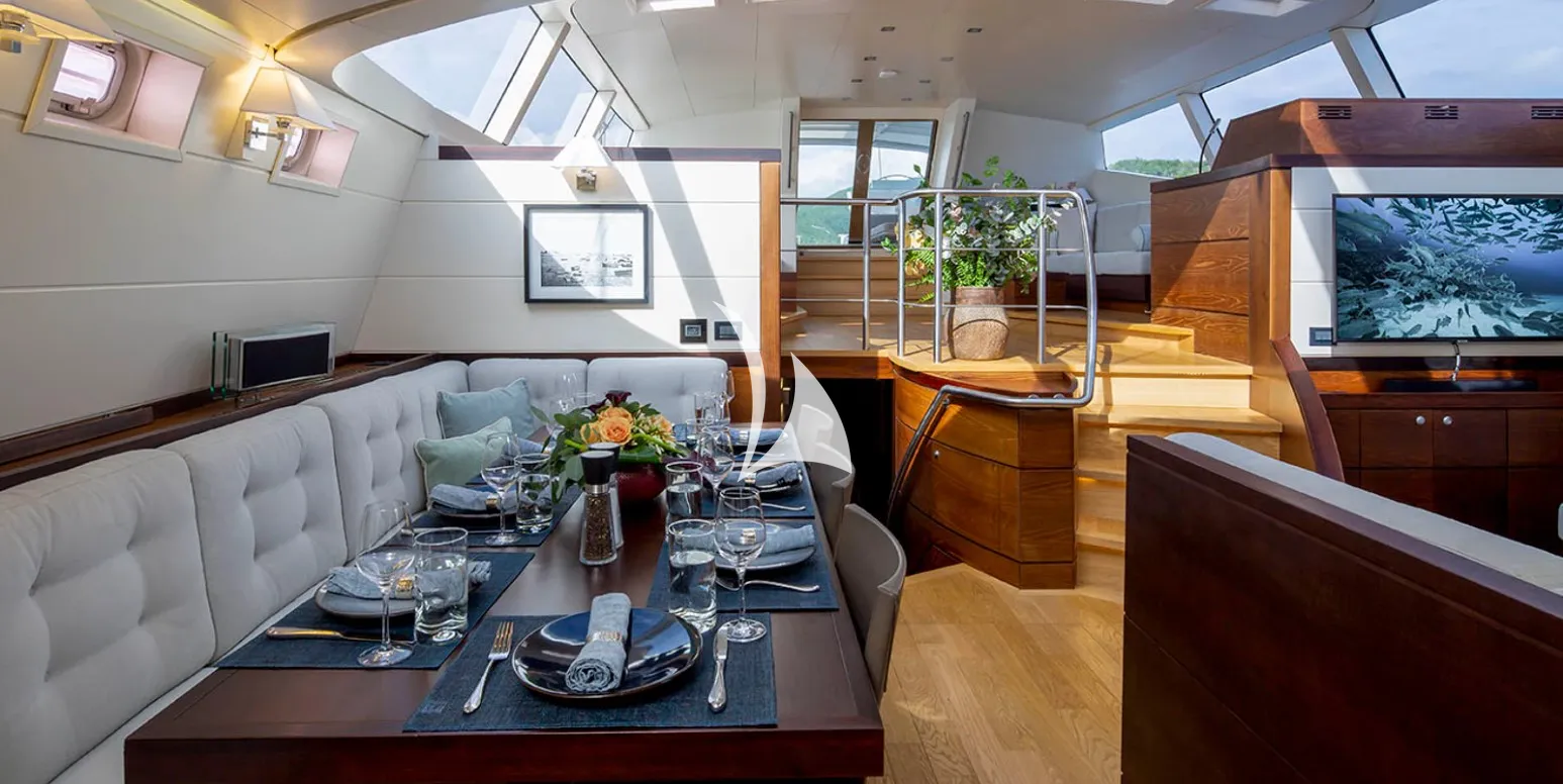 RADIANCE Dubois 37m - lower saloon dining area