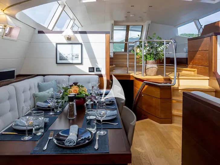 RADIANCE Dubois 37m - lower saloon dining area RADIANCE Dubois 37m - lower saloon dining area