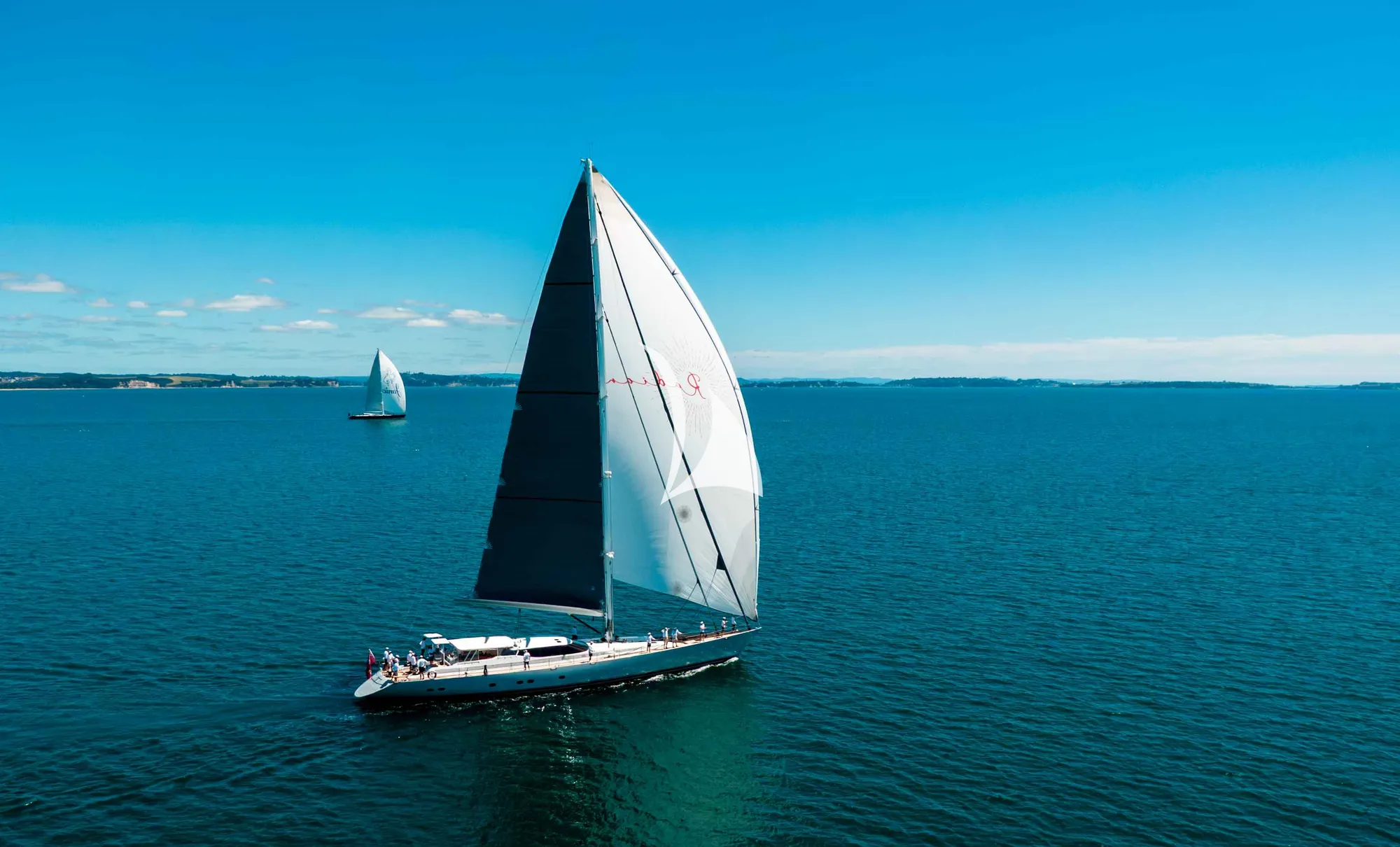 RADIANCE Dubois 37m - sailing across the waterline
