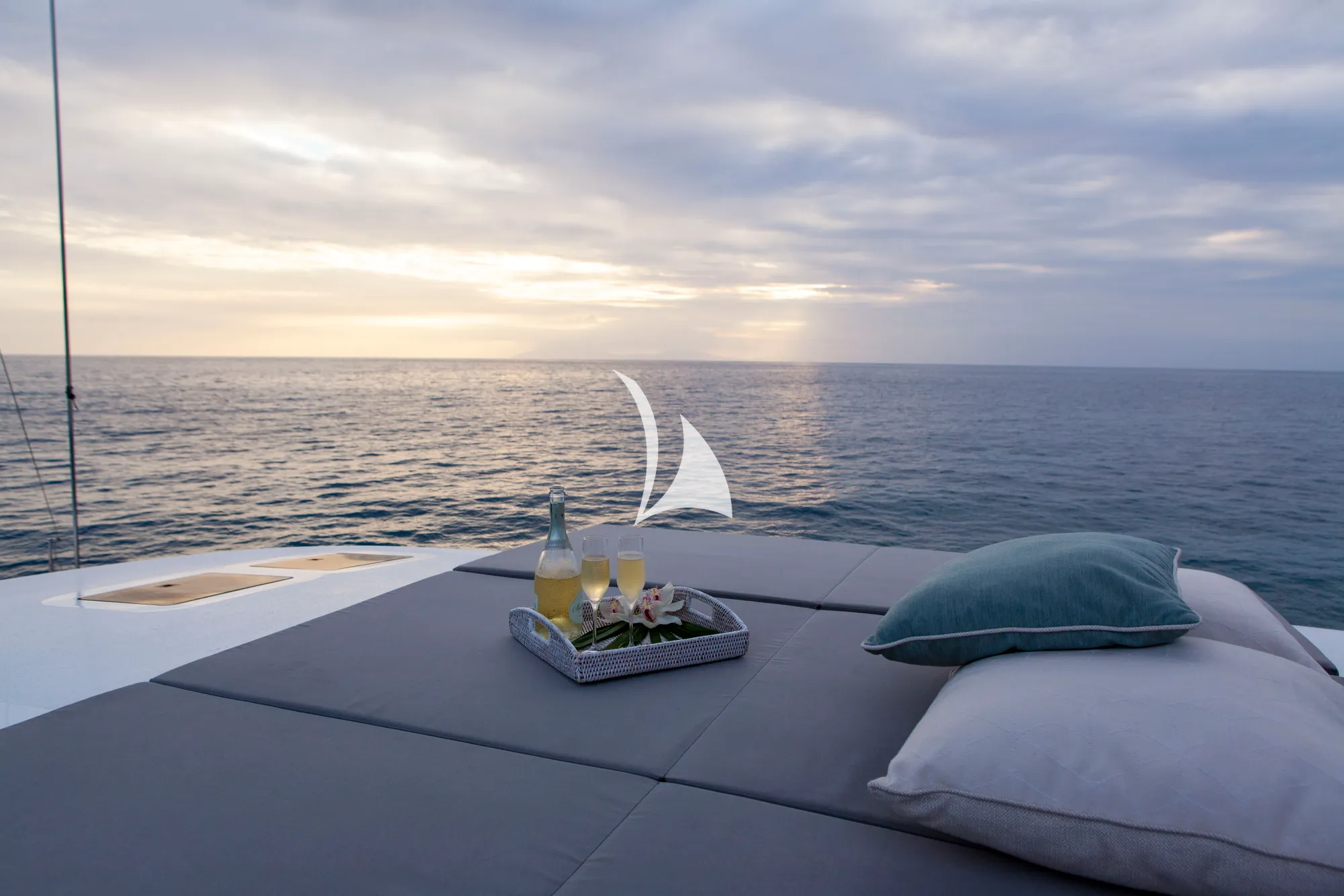 RADIANCE Dubois 37m - sunbathing area