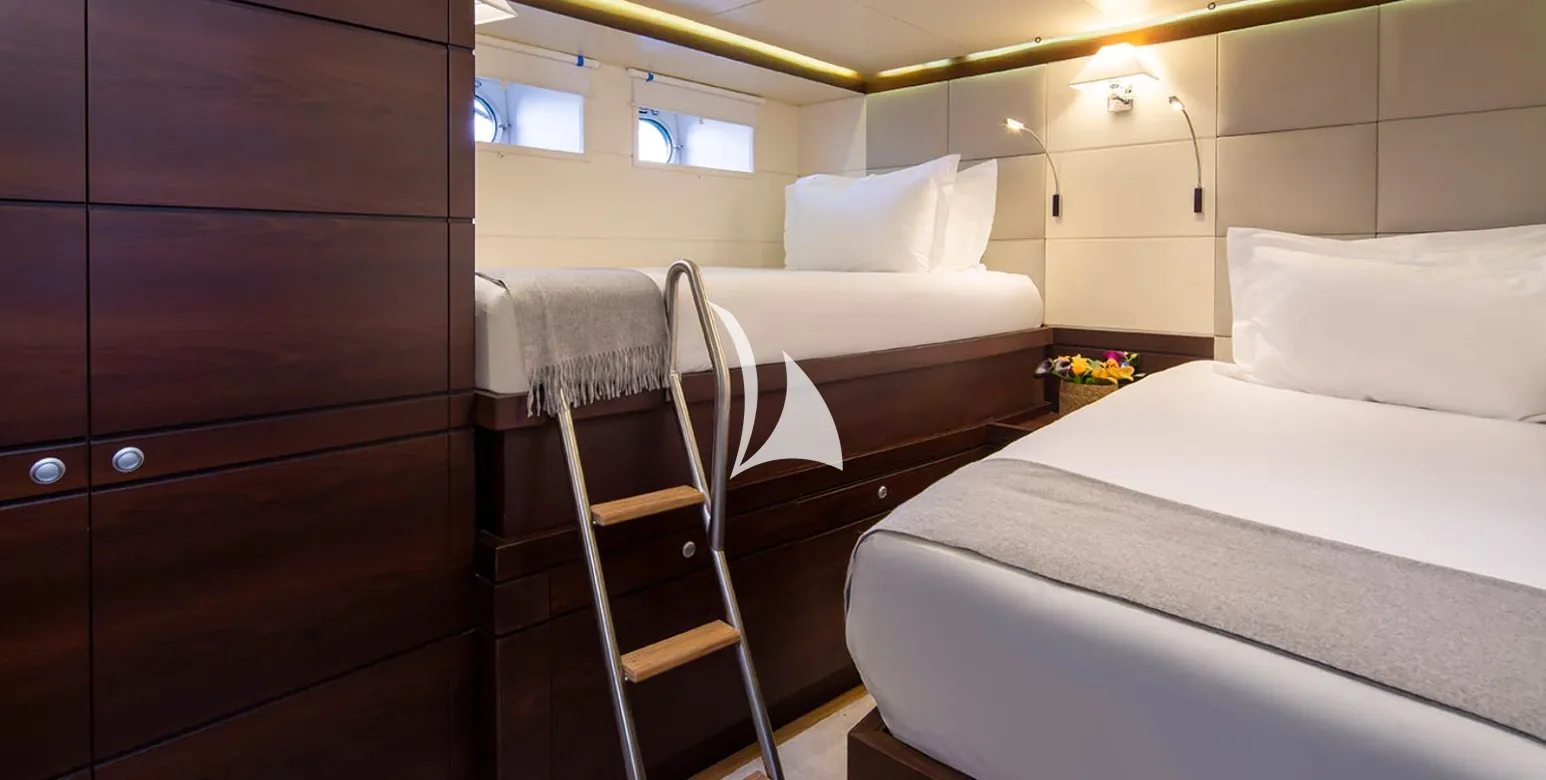 RADIANCE Dubois 37m - twin cabin 1