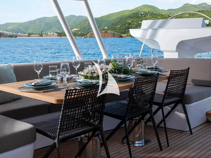 RADIANCE Dubois 37m - upper deck alfresco dining area RADIANCE Dubois 37m - upper deck alfresco dining area