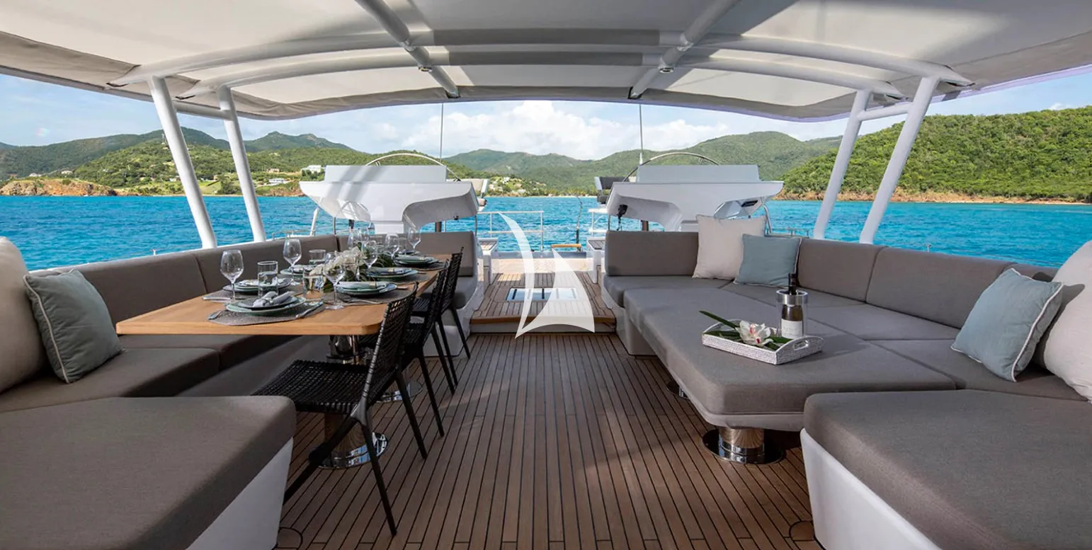 RADIANCE Dubois 37m - upper deck dining lounge