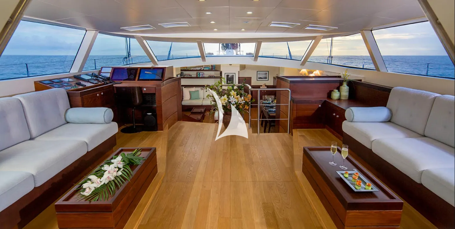 RADIANCE Dubois 37m - upper deck saloon