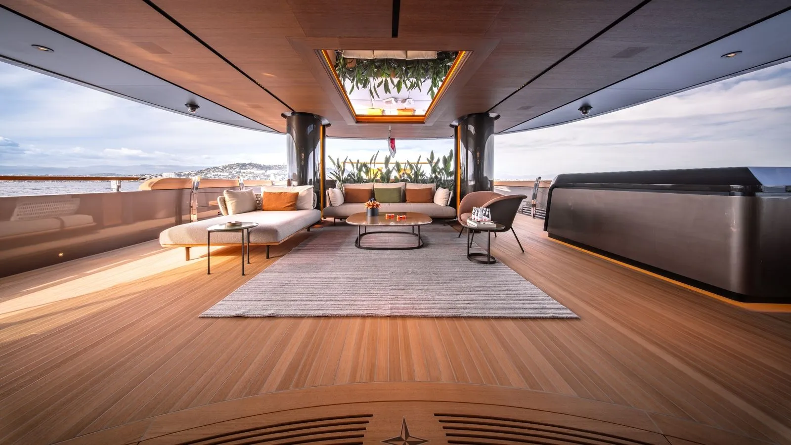 RAJA Admiral 55m Aft Deck