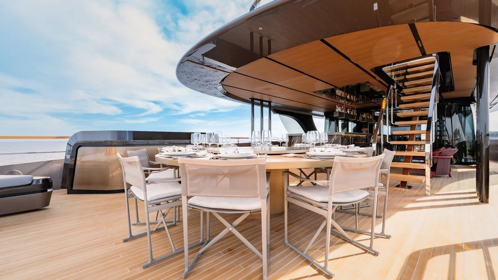 RAJA Admiral 55m Alfresco Dining