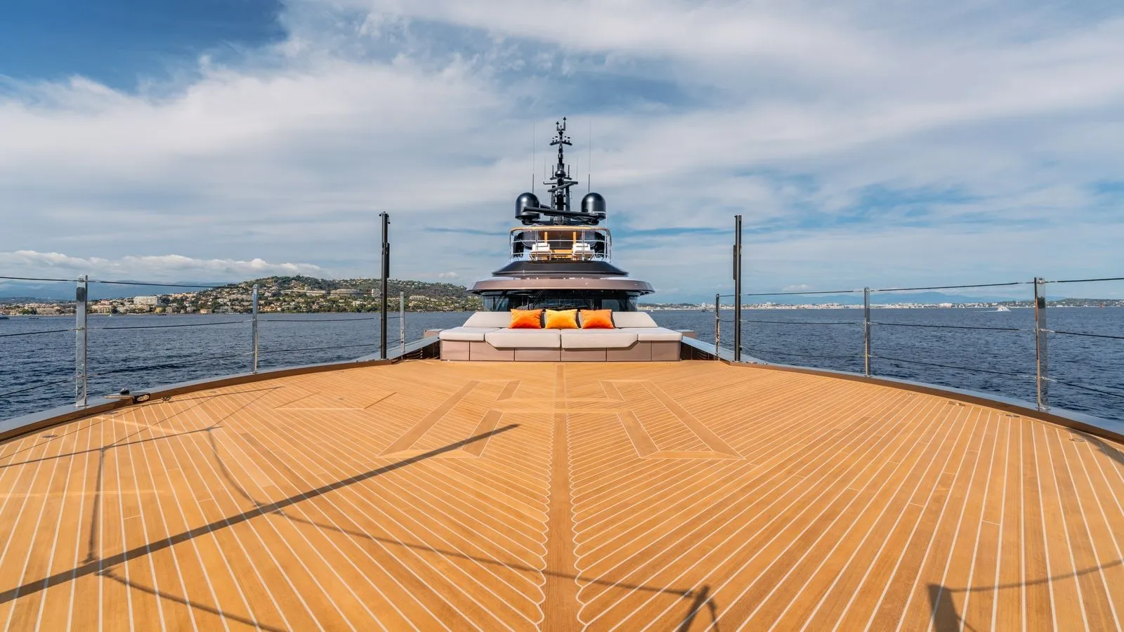 RAJA Admiral 55m Bow 1