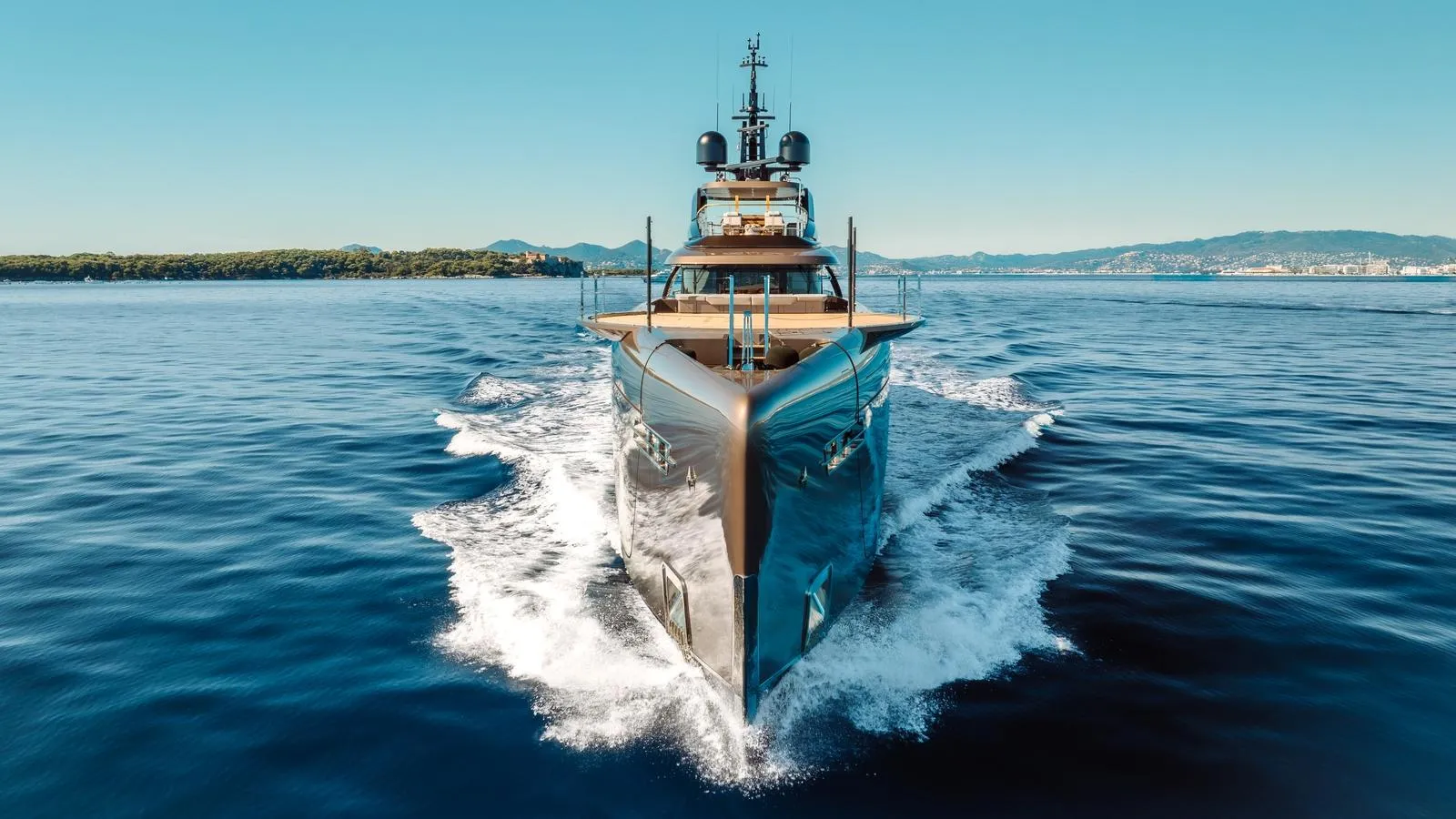 RAJA Admiral 55m Bow