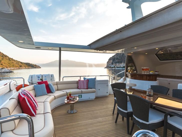 REBECCA V Benetti Legend 85 - aft deck REBECCA V Benetti Legend 85 - aft deck