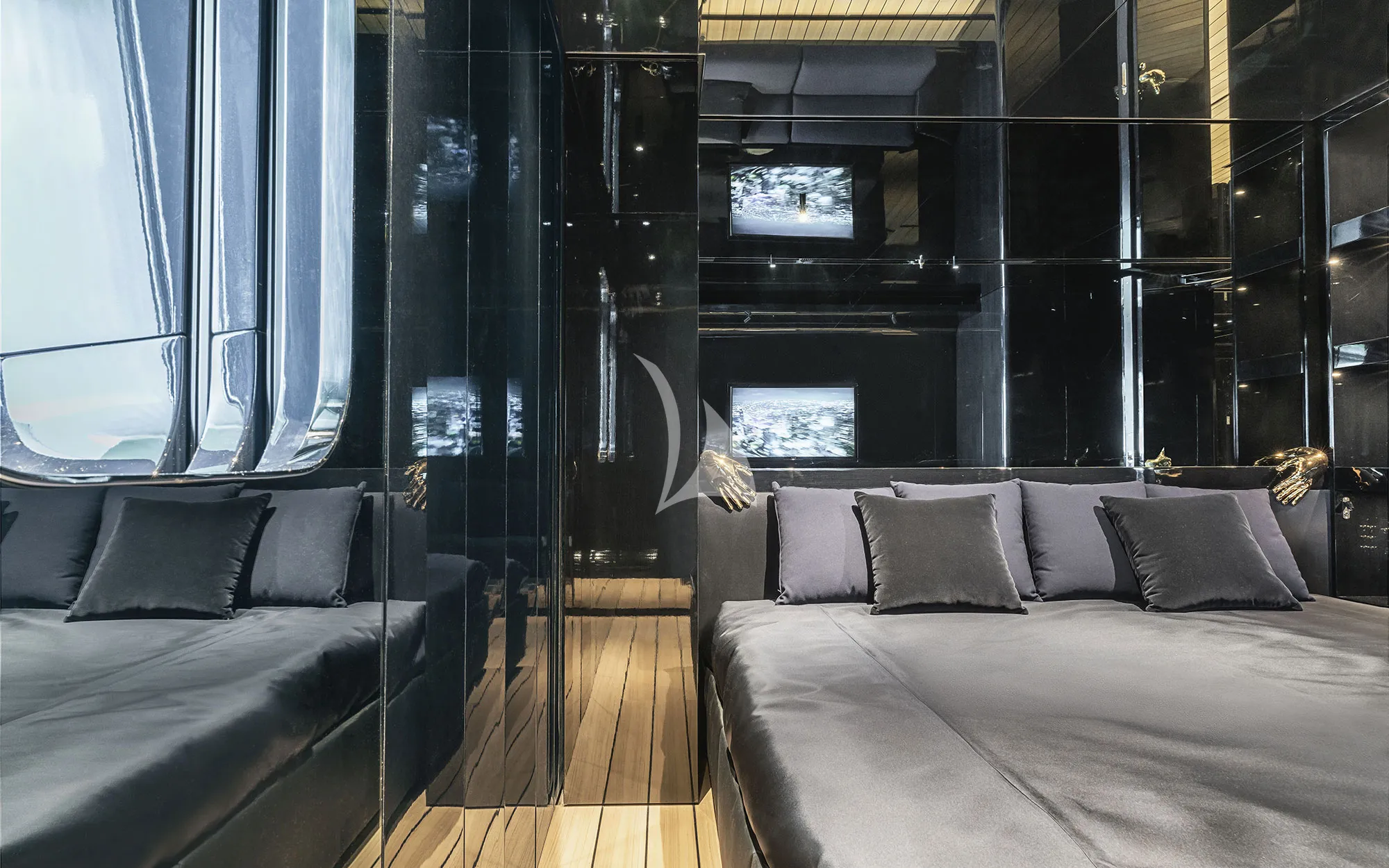 Charter Yacht REGINA D`ITALIA - Codecasa 65 - 6 Cabins - Viareggio - Genoa - Liguria - La Spezia - Italian Riviera