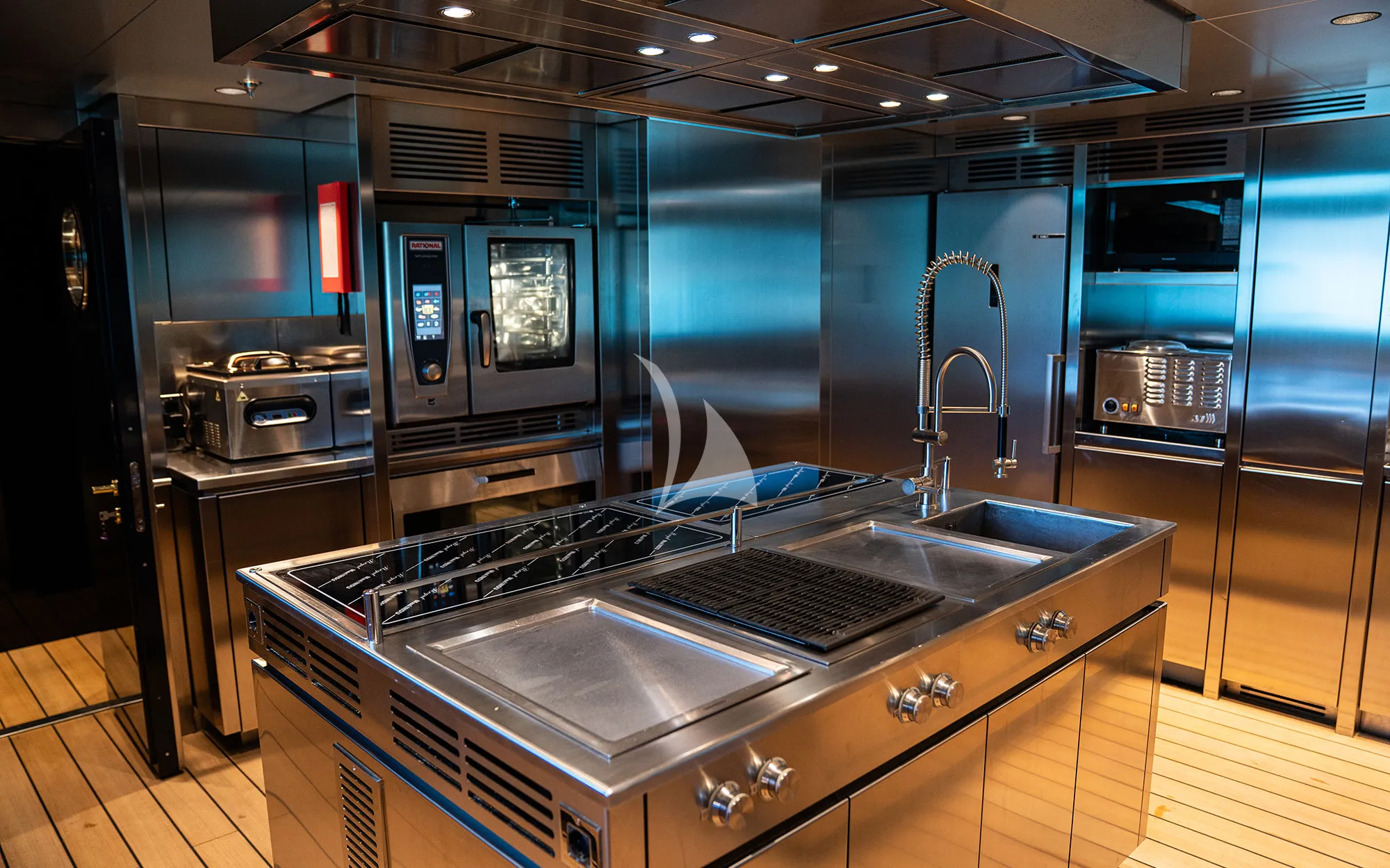 Charter Yacht REGINA D`ITALIA - Codecasa 65 - 6 Cabins - Viareggio - Genoa - Liguria - La Spezia - Italian Riviera