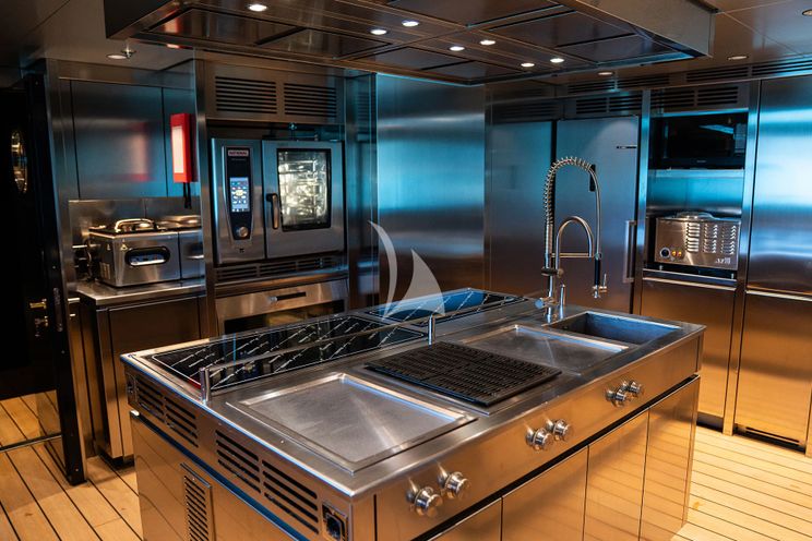 Charter Yacht REGINA D`ITALIA - Codecasa 65 - 6 Cabins - Viareggio - Genoa - Liguria - La Spezia - Italian Riviera