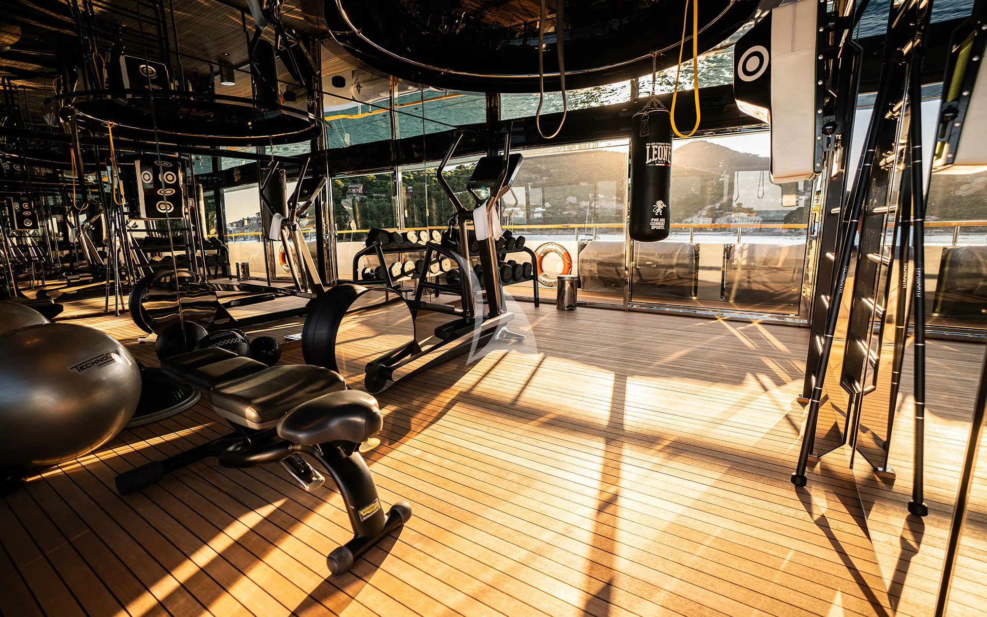 Charter Yacht REGINA D`ITALIA - Codecasa 65 - 6 Cabins - Viareggio - Genoa - Liguria - La Spezia - Italian Riviera