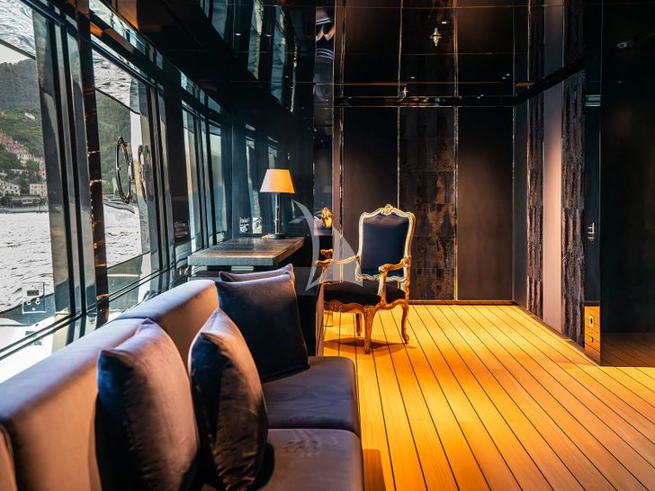 REGINA D`ITALIA Codecasa 65 - master cabin office and lounge REGINA D`ITALIA Codecasa 65 - master cabin office and lounge