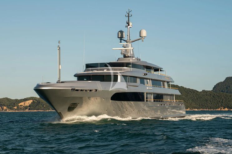 Charter Yacht REGINA D`ITALIA - Codecasa 65 - 6 Cabins - Viareggio - Genoa - Liguria - La Spezia - Italian Riviera