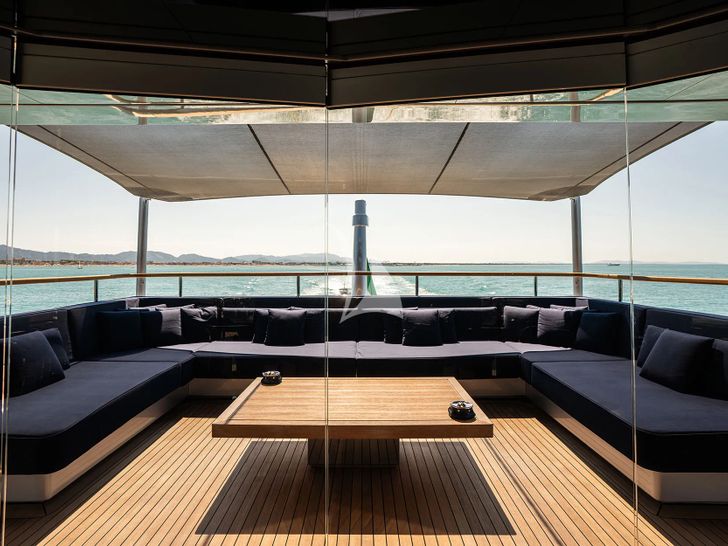 REGINA D`ITALIA Codecasa 65 - sky deck aft lounge REGINA D`ITALIA Codecasa 65 - sky deck aft lounge