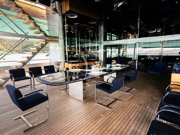 REGINA D`ITALIA Codecasa 65 - sky deck alfresco dining area REGINA D`ITALIA Codecasa 65 - sky deck alfresco dining area