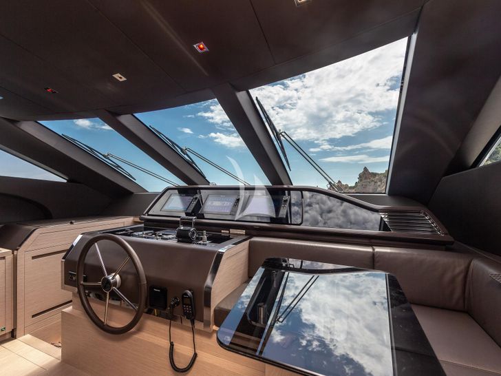 REGINE OF CANNES Sanlorenzo SL78 - cockpit REGINE OF CANNES Sanlorenzo SL78 - cockpit