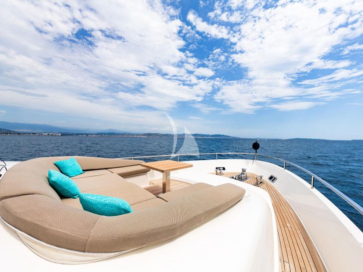 REGINE OF CANNES Sanlorenzo SL78 - foredeck REGINE OF CANNES Sanlorenzo SL78 - foredeck