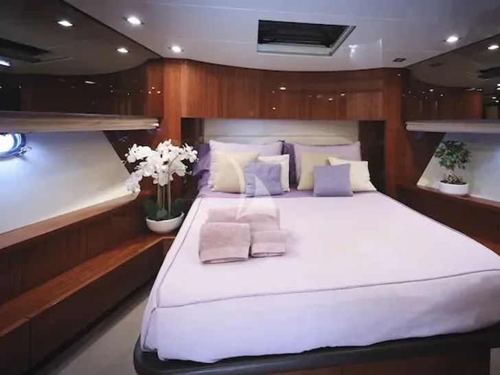 RELAXBYWINSTON Sanlorenzo 62 - VIP cabin RELAXBYWINSTON Sanlorenzo 62 - VIP cabin