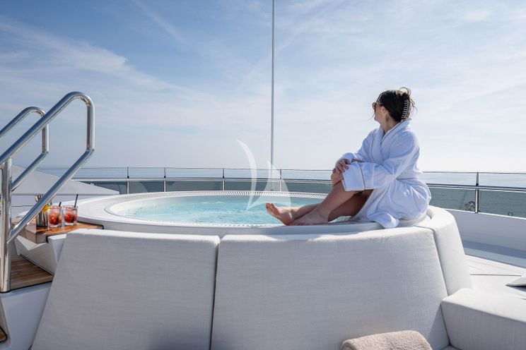 Charter Yacht RELIANCE - Heesen 55m - 6 Cabins - Monaco - Cannes - St Tropez