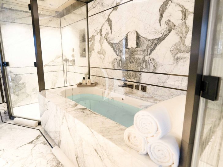 RELIANCE 55m Heesen Yacht Master Ensuite RELIANCE 55m Heesen Yacht Master Ensuite