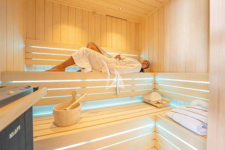 Charter Yacht RELIANCE - Heesen 55m - 6 Cabins - Monaco - Cannes - St Tropez