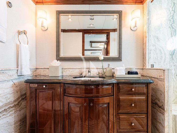 REMEMBER WHEN Christensen 162 twin cabin 2 vanity unit REMEMBER WHEN Christensen 162 twin cabin 2 vanity unit