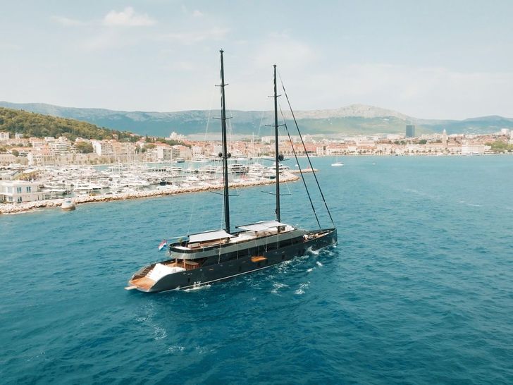 REPOSADO Tramontana Custom Yacht 52 m - cruising aft view REPOSADO Tramontana Custom Yacht 52 m - cruising aft view