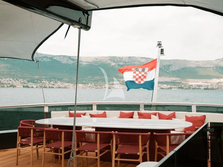 REPOSADO Tramontana Custom Yacht 52 m - sun deck dining area REPOSADO Tramontana Custom Yacht 52 m - sun deck dining area