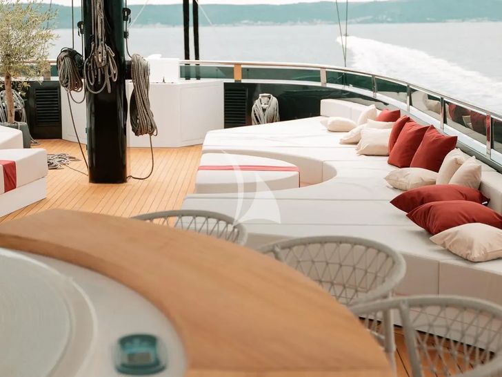 REPOSADO Tramontana Custom Yacht 52 m - sun deck seating area REPOSADO Tramontana Custom Yacht 52 m - sun deck seating area