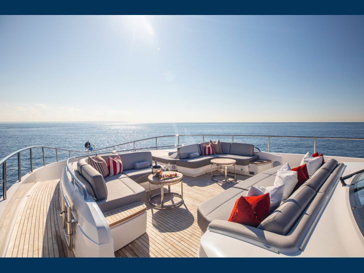 RESTLESS Princess 35M foredeck lounging area